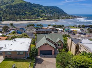 224 E 3rd St, Yachats, OR 97498