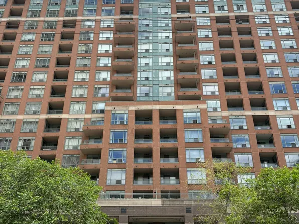887 Bay St, Toronto, ON