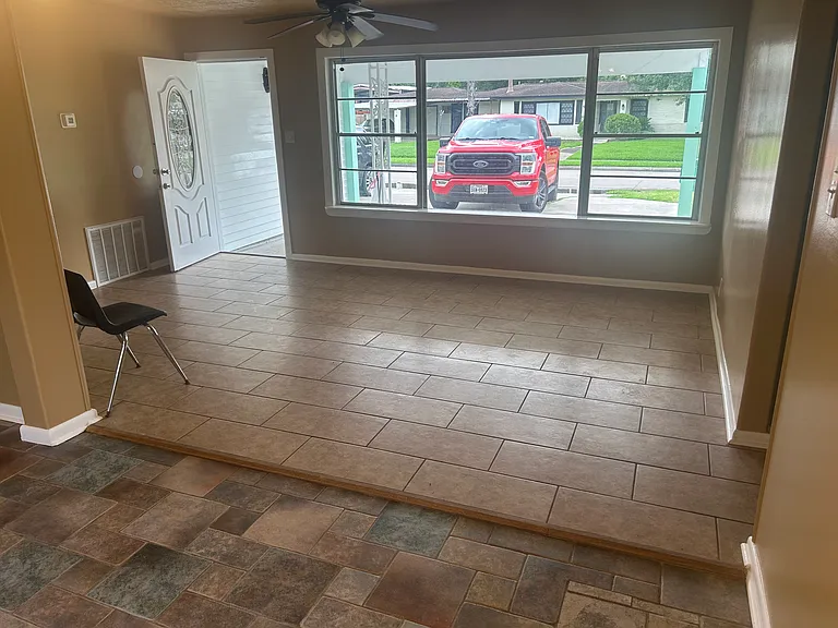 516 Mobile Dr — Photo 9