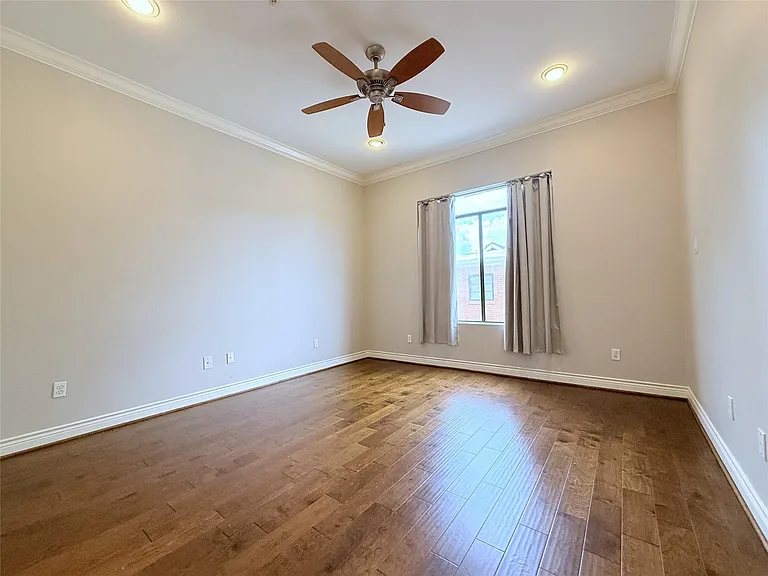 510 Lovett Blvd #204 — Photo 9