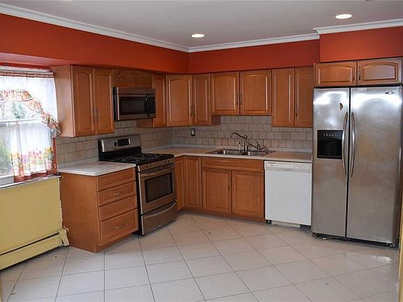 4th image of 63 Warwick Dr
