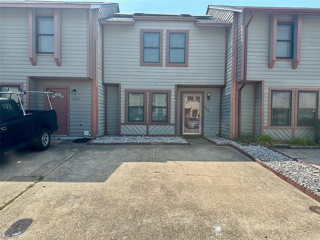 2 bed, 1.5 bath, 1178 sqft, $1,750 — Photo 2
