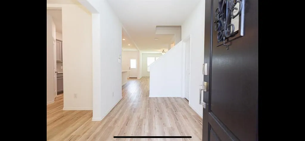 4 bed, 2229 sqft, $2,400 — Photo 1