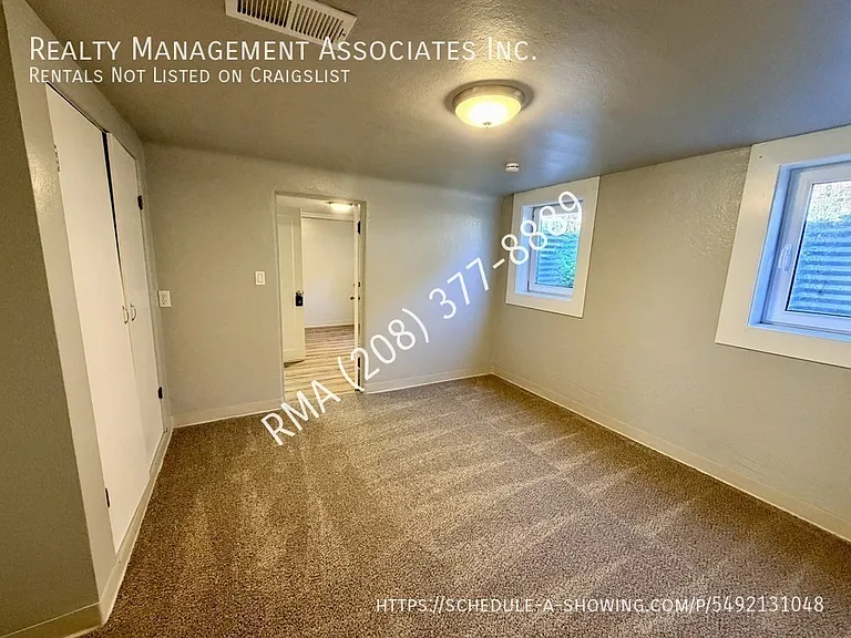 123 S Holly St #B — Photo 7