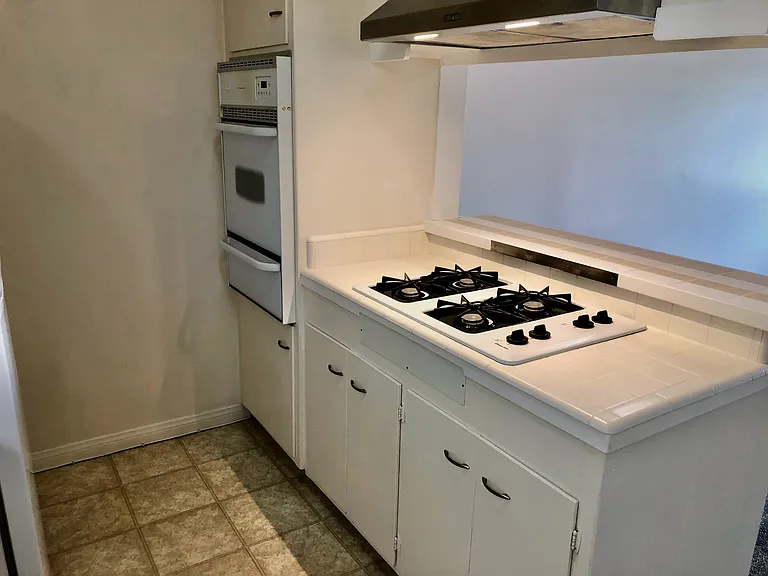 E Chevy Chase Dr — Photo 18