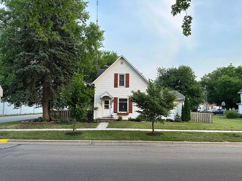 1622 E Main St