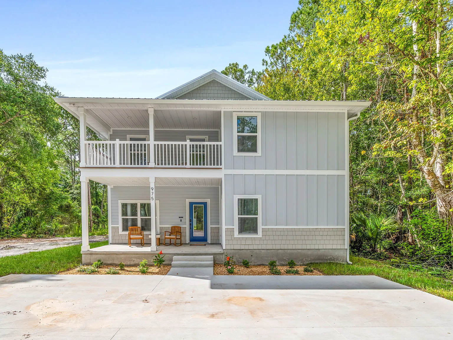 1 bed, 2400 sqft, $1,095 — Photo 1