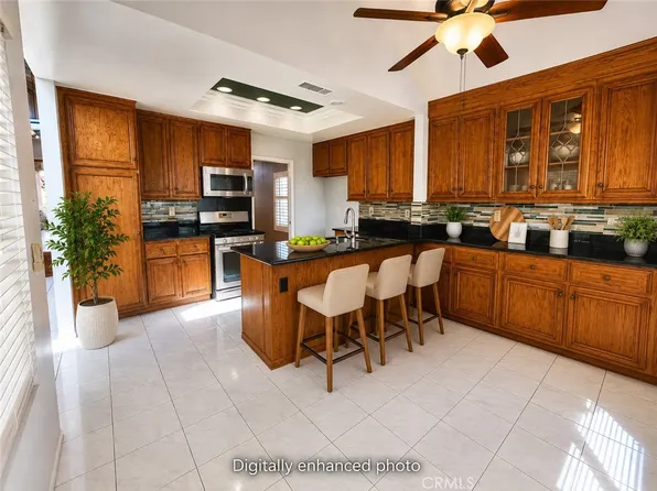 10 Bluff Point Cir, Pomona, CA 91766