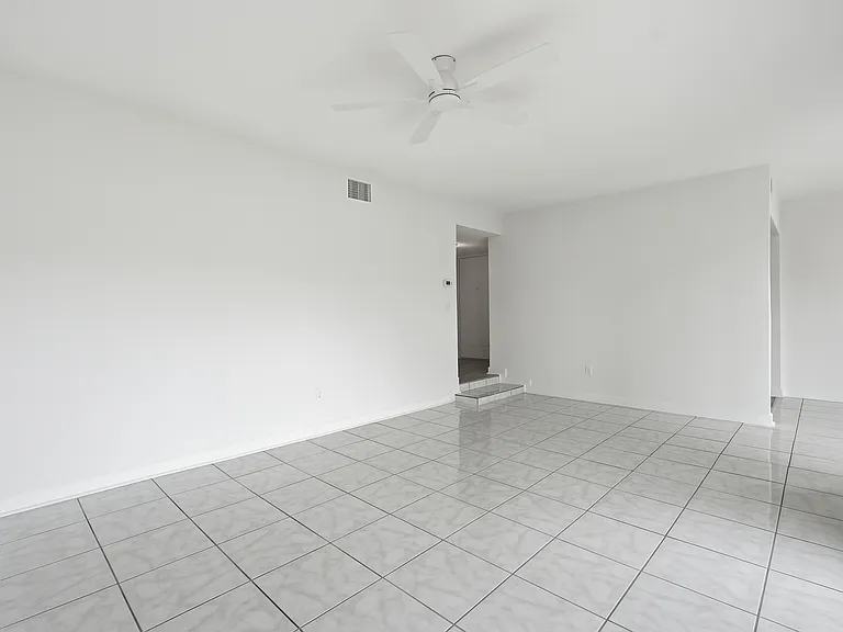 548 Plaza Seville Ct #89 — Photo 9