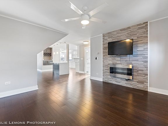 3rd image of 10241 S Trumbull Ave
