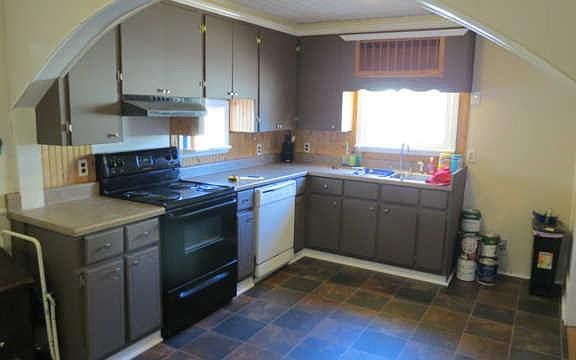 3rd image of 432 Lewis Ave
