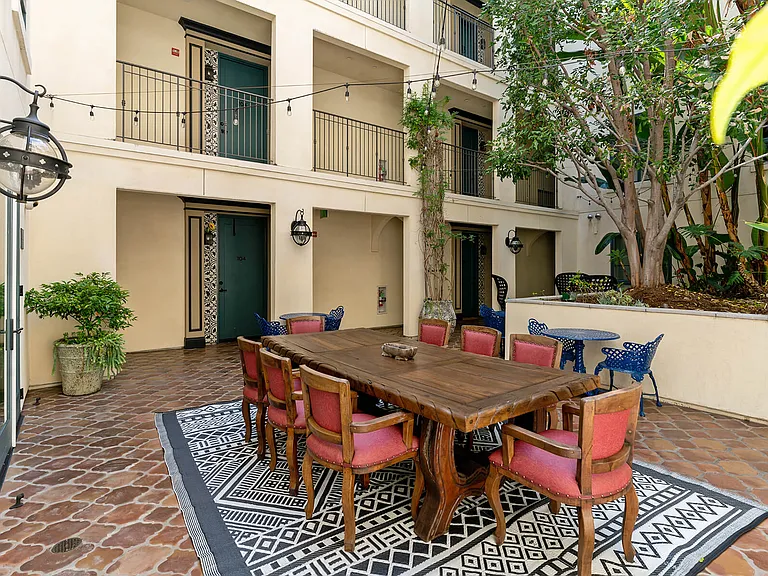 Candara at Hancock Park Apartments — Photo 24