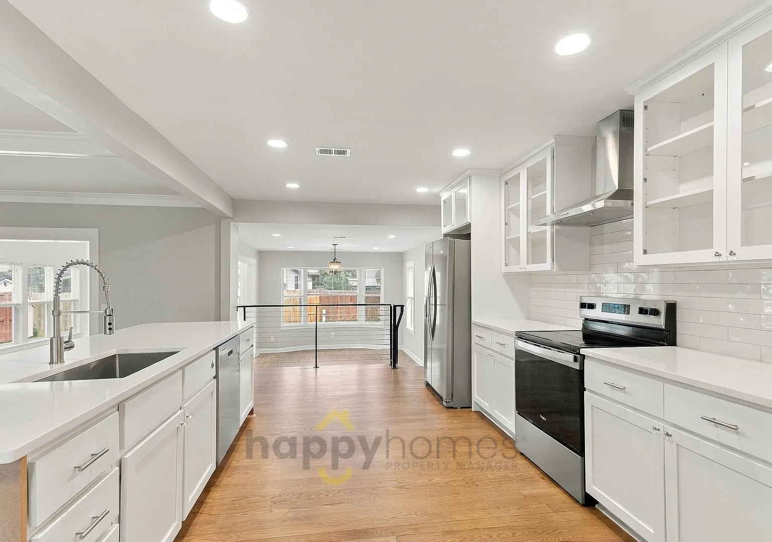 3 Bedroom 2 Bathroom in Summerville — Photo 3