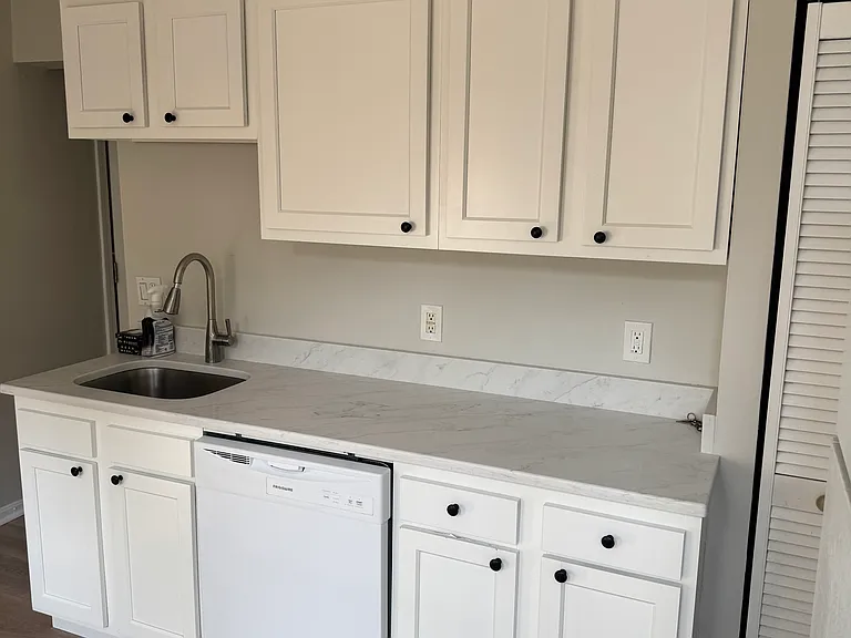224 Hanover St #11 — Photo 2