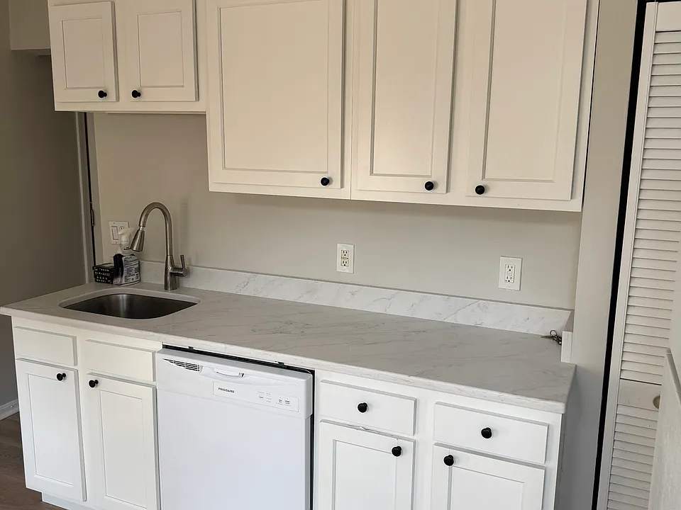 222 Hanover St #11B