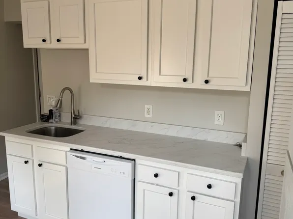 222 Hanover St #11B, Boston, MA 02113
