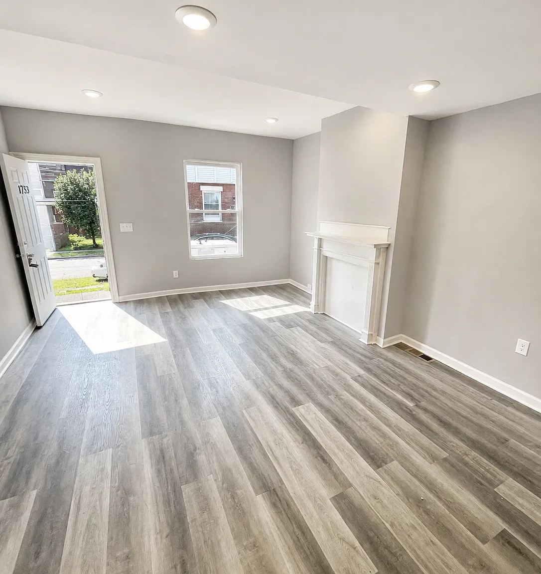 Bright, Newly Renovated 3-Bedroom Rowhome with Backyard — Photo 3