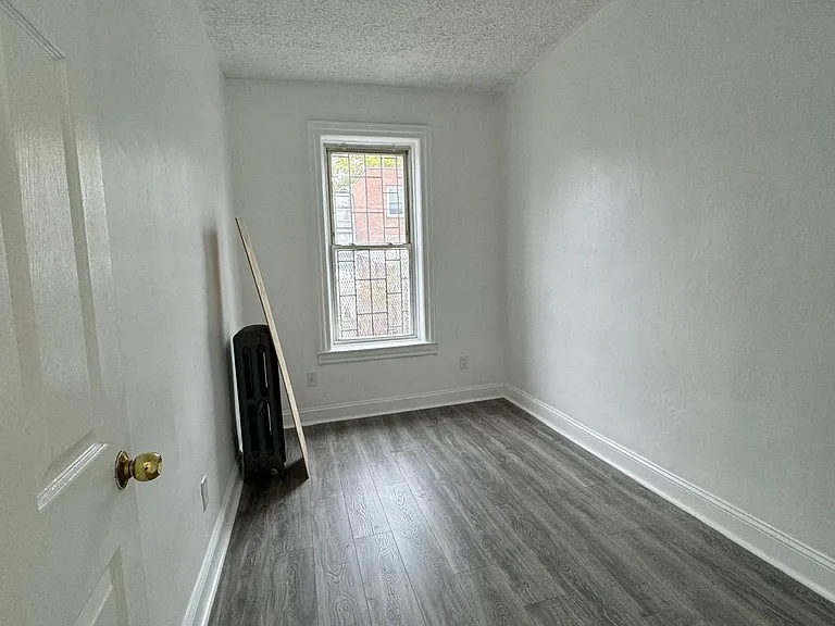 742 Sheffield Ave #1 — Photo 4
