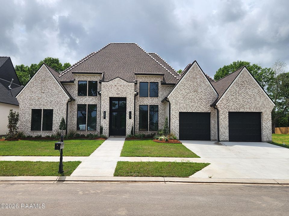 1st image of 107 Leaning Oak Dr