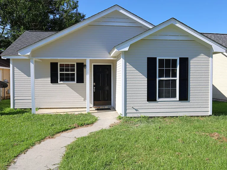203 Blue Pool Dr — Photo 1