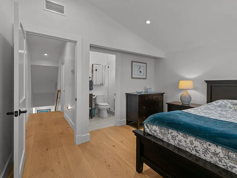 109 Carroll Ave — Photo 31