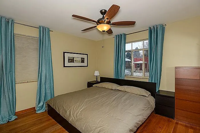 Bedroom 1 (king size)