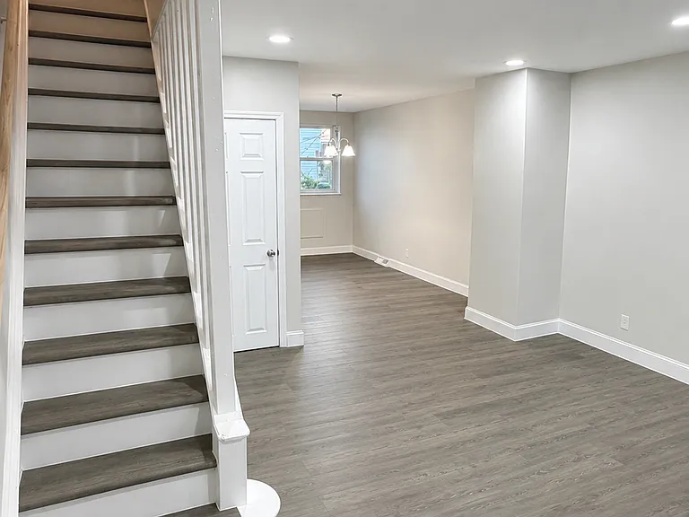 2557 Shields St — Photo 2