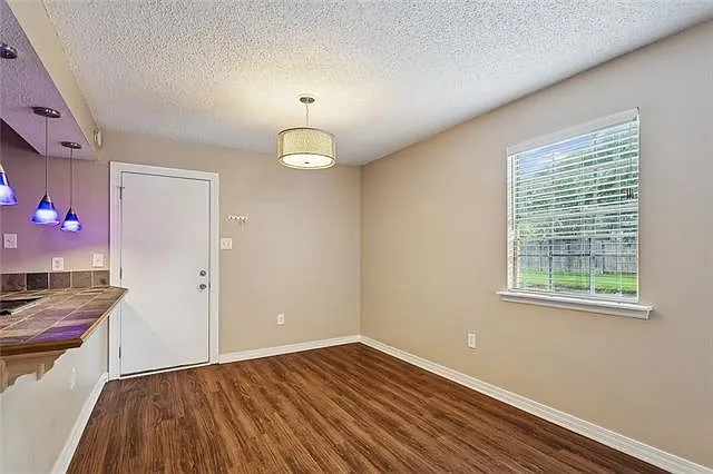 733 Heavens Dr #4 — Photo 4