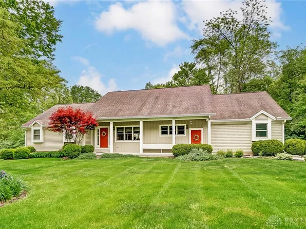 1062 Berryhill Rd, Bellbrook, OH 45305