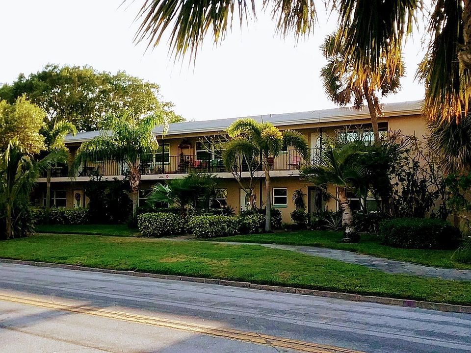 1st image of 2135 Beach Dr SE APT 8