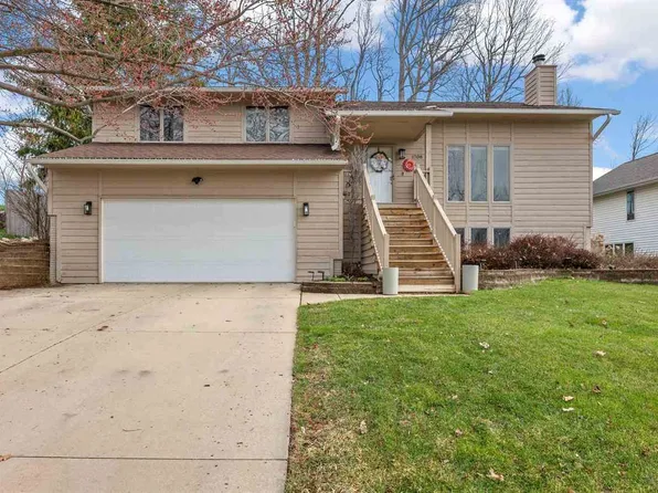 1708 Whitters Way NW, Cedar Rapids, IA 52405