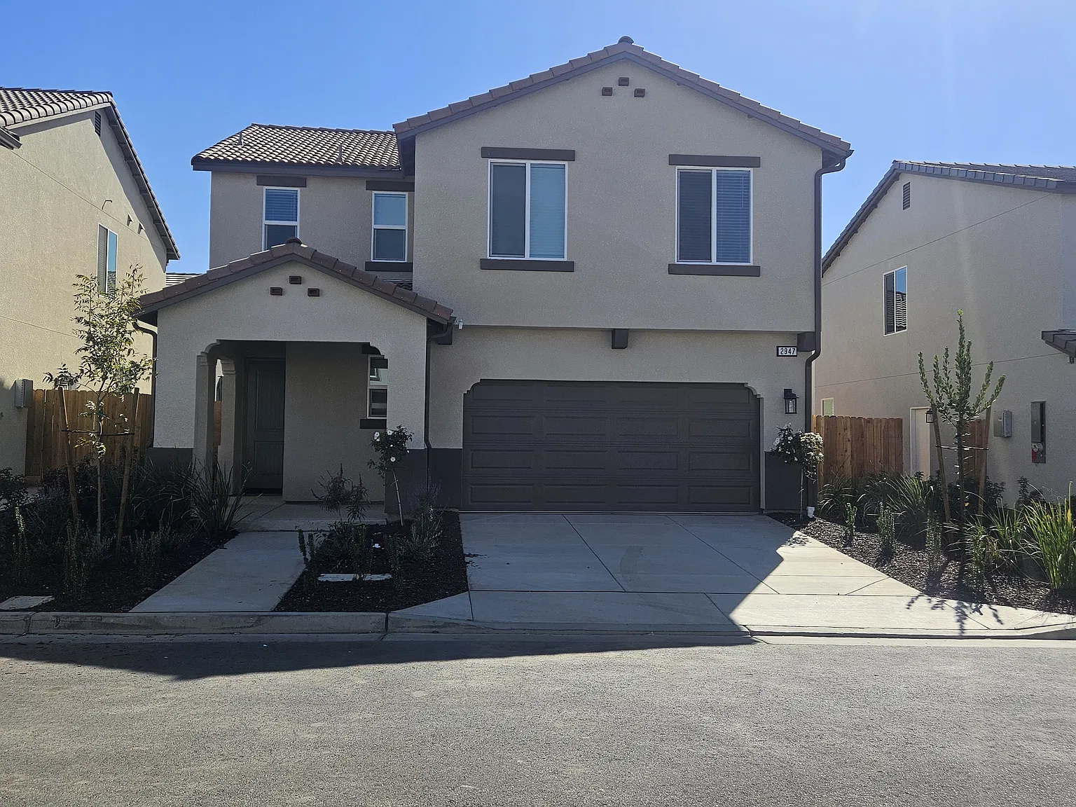 4 bed, 2.5 bath, 2814 sqft, $2,700 — Photo 1