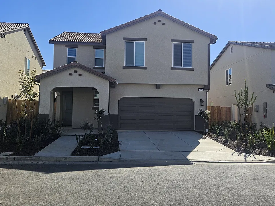 2947 E Ava Dr