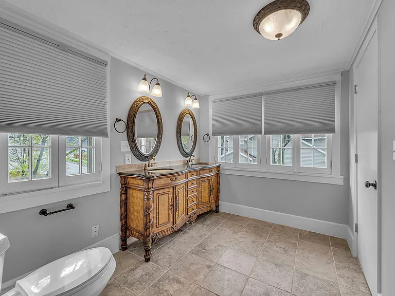 5545 Harrison St — Photo 12