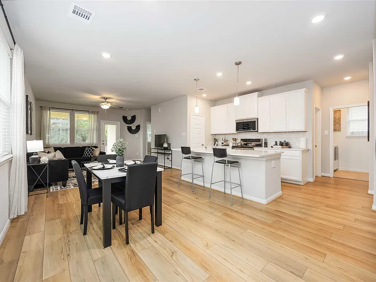 7047 Silverleaf Oak St — Photo 5