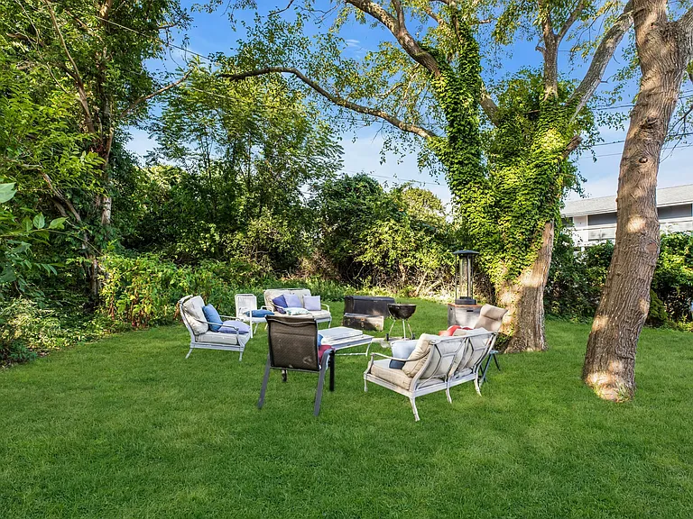 287 E Montauk Hwy — Photo 6
