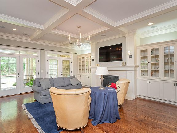 5th image of 211 Twin Ponds Ln