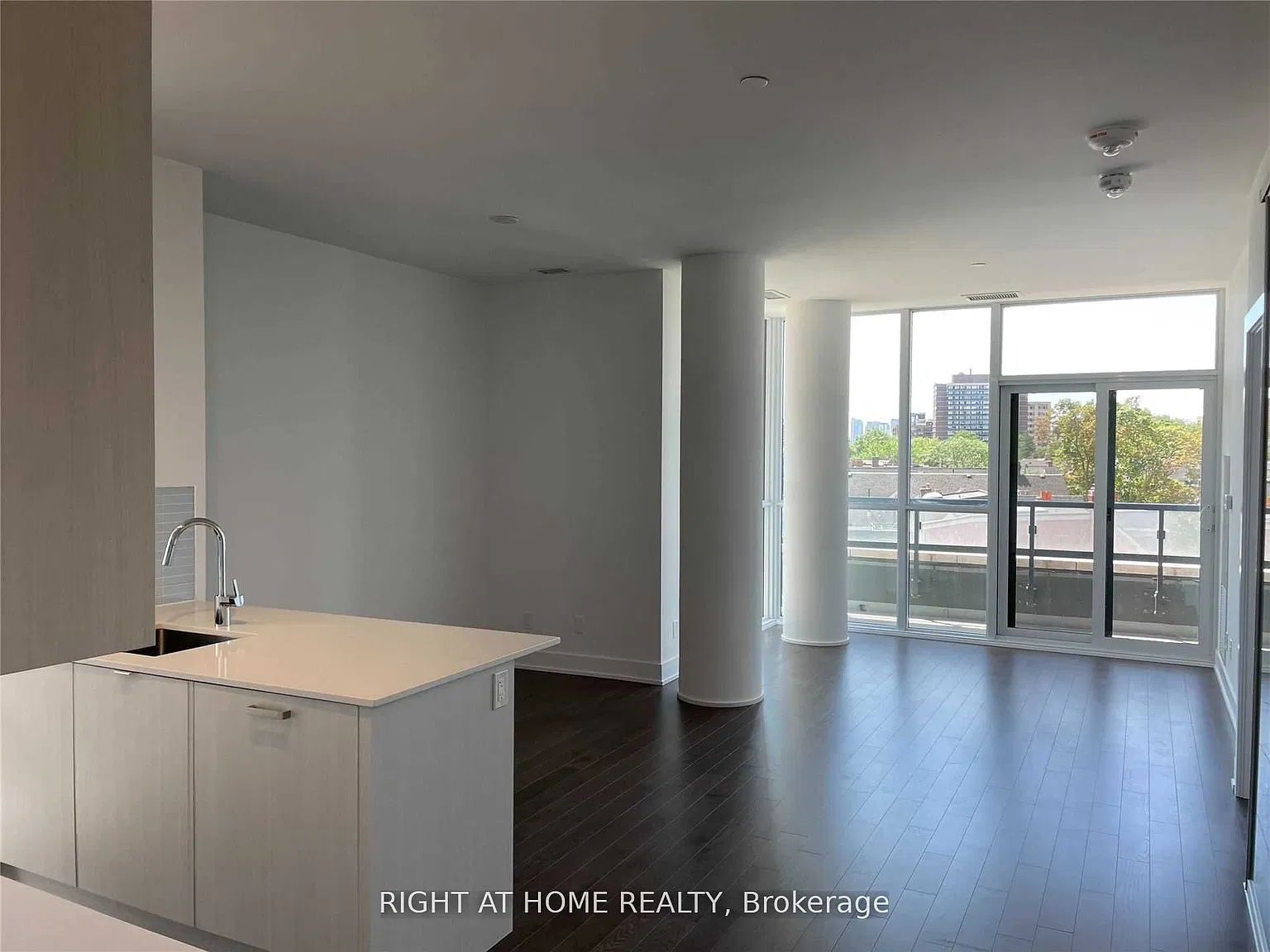 3 bed, $4,000 — Photo 2