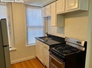 11 Charter St #3L, Boston, MA 02113