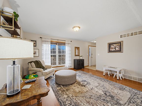 3rd image of 1645 Sir Lawrence Ln