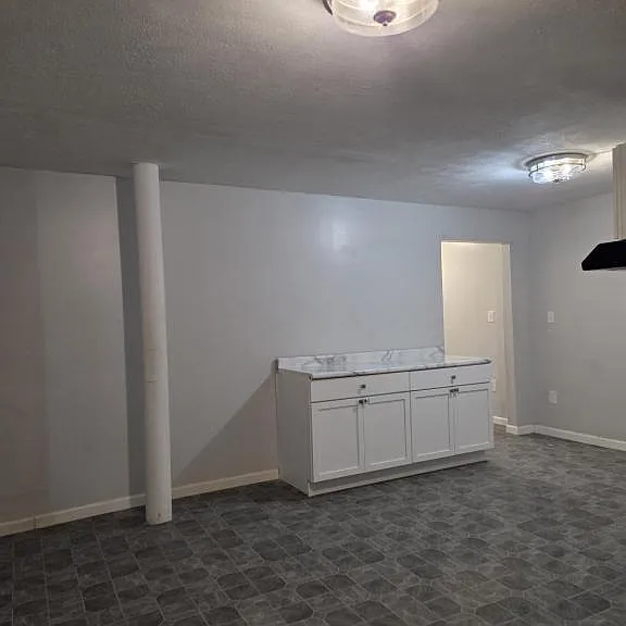 400 W Elm St #1 — Photo 2