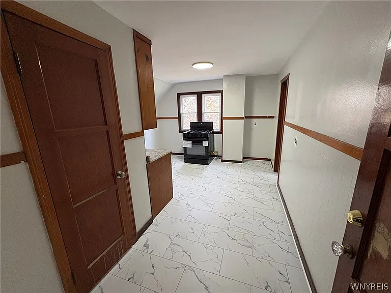 143 Reo Ave — Photo 8