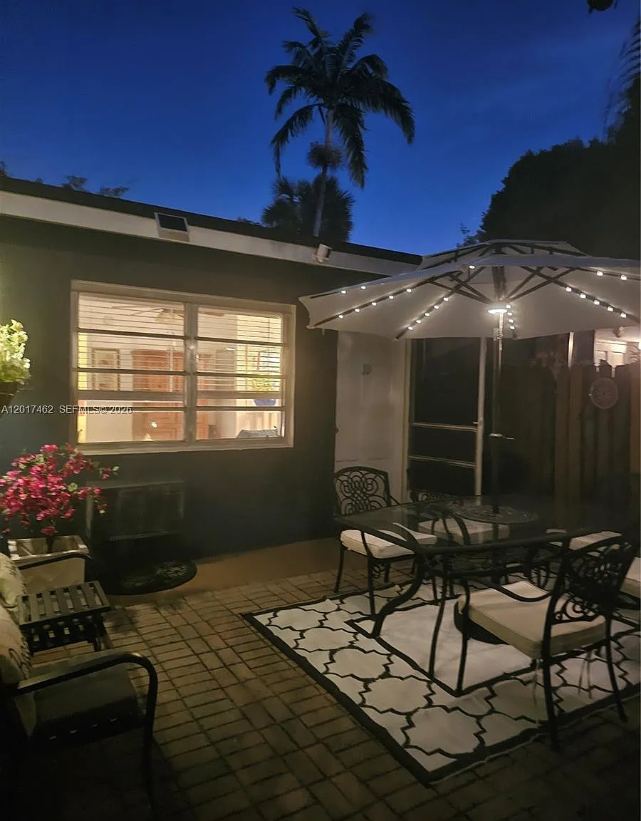 325 Fernwood Road Condo — Photo 4