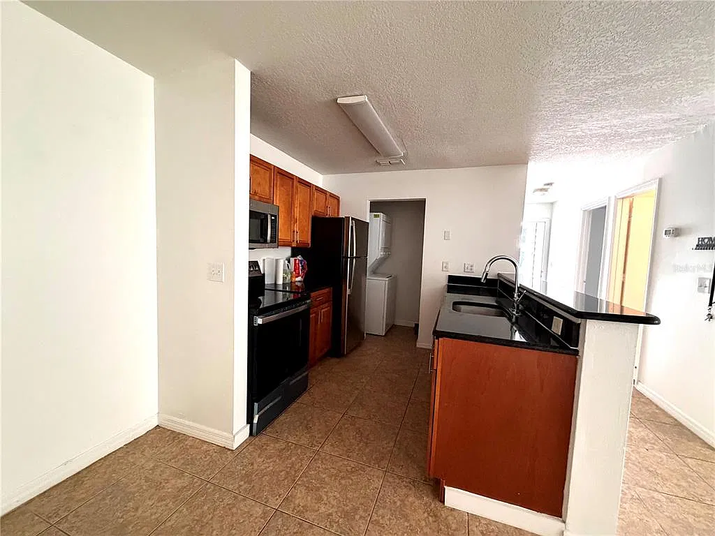 2 bed, 2.0 bath, 991 sqft, $1,400 — Photo 2
