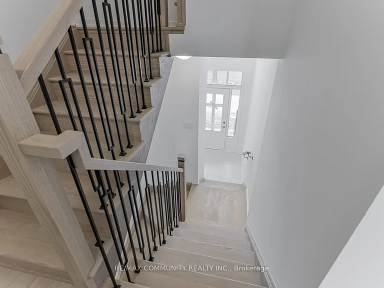799 Heathrow Path — Photo 14