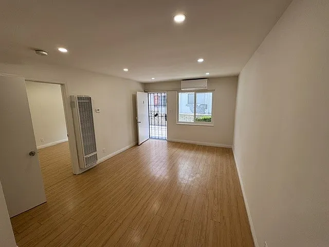 1 bed, 700 sqft, $2,100 — Photo 1