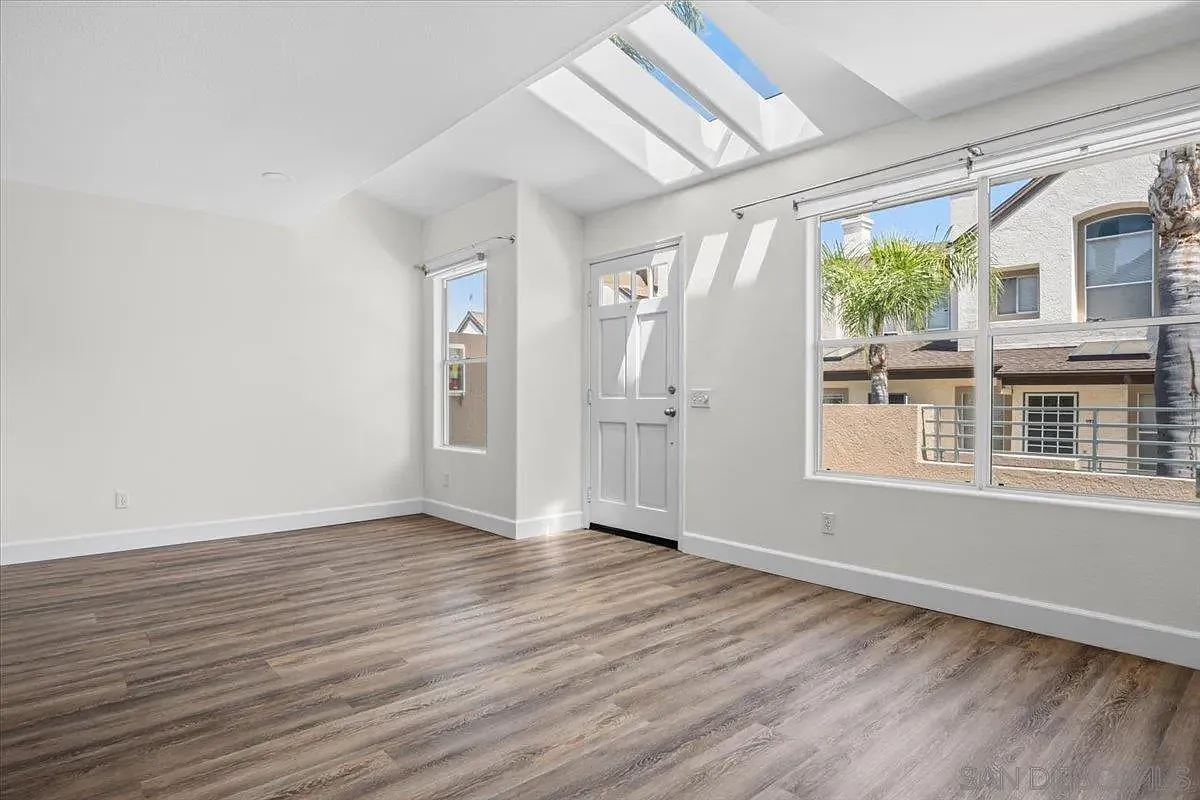 2 bed, 2.5 bath, 1116 sqft, $4,200 — Photo 3