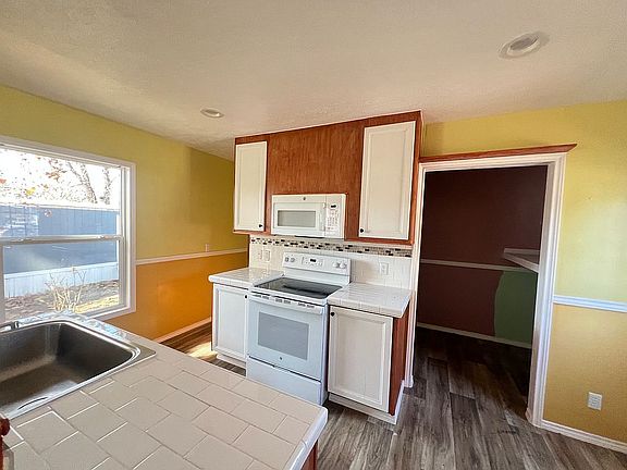 5th image of 2850 S Beltline Rd #101