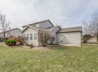 824 Sunset Dr, Cottage Grove, WI 53527