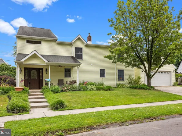 1 Redbrook Ln, Levittown, PA 19055
